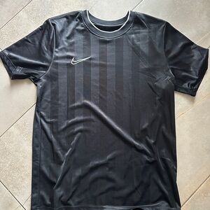 Nike Men's Black Striped Jersey shirt black Large with cool details